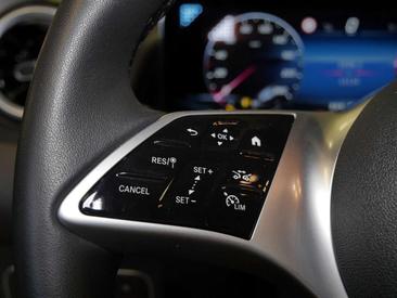 Mercedes GLB 180 — photo 17