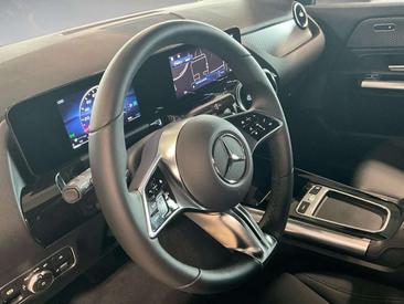 Mercedes GLA 200 — photo 9