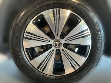Mercedes EQA 250 — photo 13