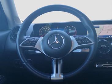 Mercedes GLB 200d — photo 10