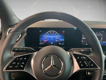Mercedes GLA 200 — photo 12