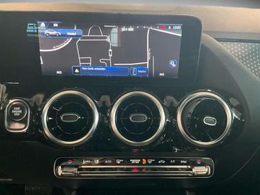 Mercedes GLA 200 — photo 13