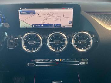 Mercedes EQA 250 — photo 15