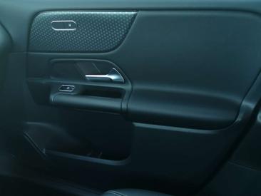 Mercedes GLB 200d — photo 14