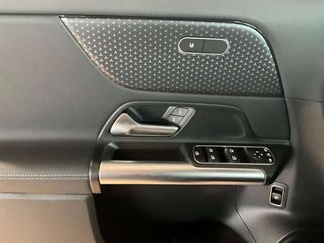 Mercedes GLA 200 — photo 17
