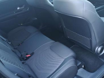 Mercedes GLB 200d — photo 16