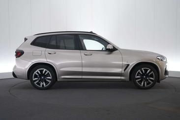 BMW iX3 — photo 5