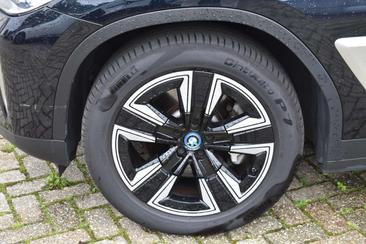 BMW iX3 — photo 5