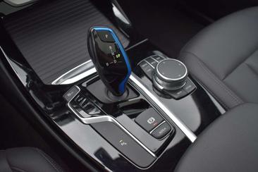 BMW iX3 — photo 19