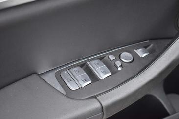 BMW iX3 — photo 22