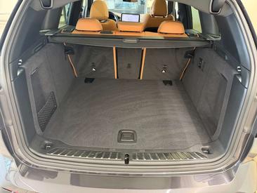 BMW iX3 — photo 10