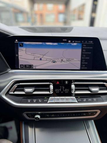 BMW X5 XDrive45e — photo 13
