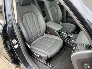 BMW iX3 — photo 11
