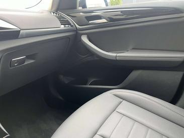 BMW iX3 — photo 25