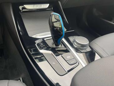 BMW iX3 — photo 26