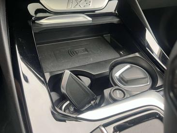 BMW iX3 — photo 28