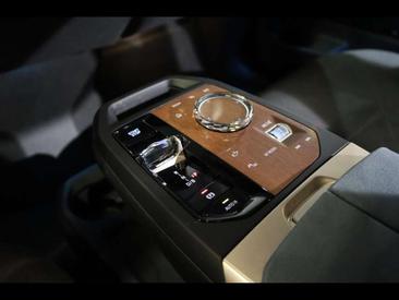 BMW IX XDrive40 — photo 11