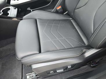 BMW IX2 EDrive20 — photo 12