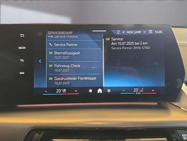 BMW IX2 EDrive20 — photo 17