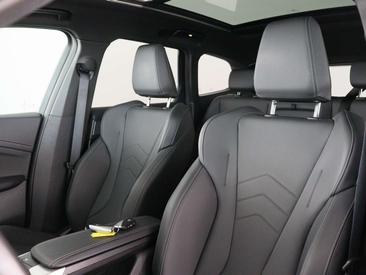 BMW IX1 EDrive20 — photo 3