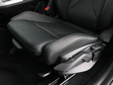 BMW IX1 EDrive20 — photo 13