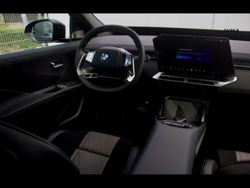 BMW iX3 50 XDrive — photo 10