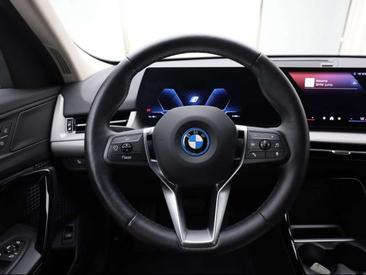 BMW IX2 EDrive20 — photo 8