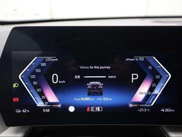 BMW IX2 EDrive20 — photo 9