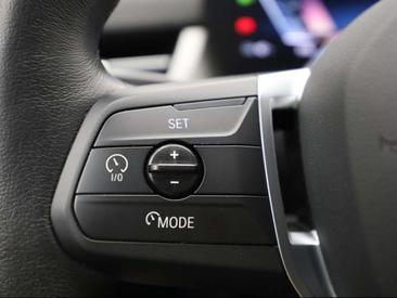 BMW IX2 EDrive20 — photo 10