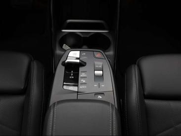 BMW IX2 EDrive20 — photo 19