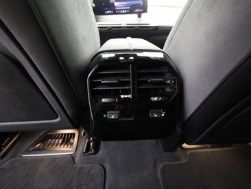 BMW IX XDrive45 — photo 18