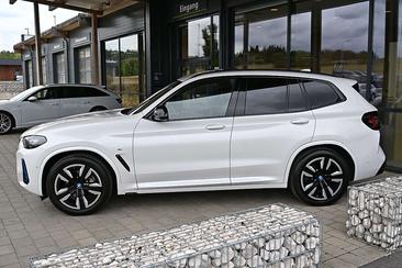 BMW iX3 — photo 2