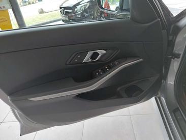 BMW Série 3 Berline 318i — photo 10