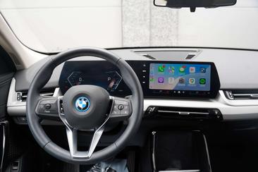 BMW IX2 EDrive20 — photo 6