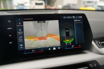 BMW IX2 EDrive20 — photo 21