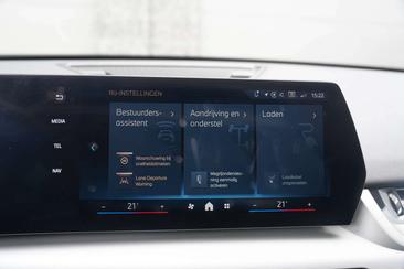 BMW IX2 EDrive20 — photo 25