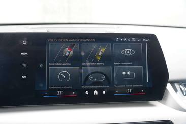 BMW IX2 EDrive20 — photo 27