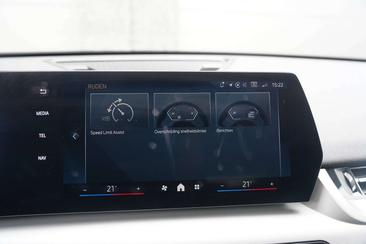 BMW IX2 EDrive20 — photo 28