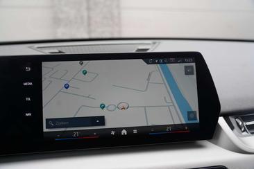 BMW IX2 EDrive20 — photo 29