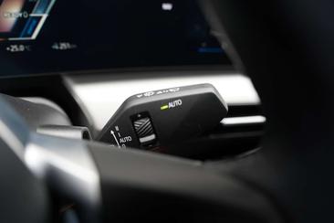 BMW IX2 EDrive20 — photo 33