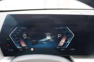 BMW IX2 EDrive20 — photo 34