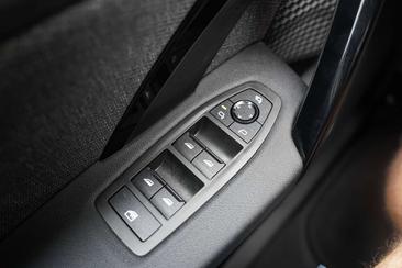 BMW IX2 EDrive20 — photo 37
