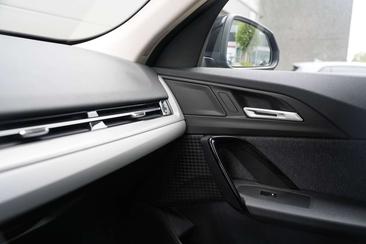 BMW IX2 EDrive20 — photo 38