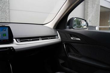 BMW IX2 EDrive20 — photo 39