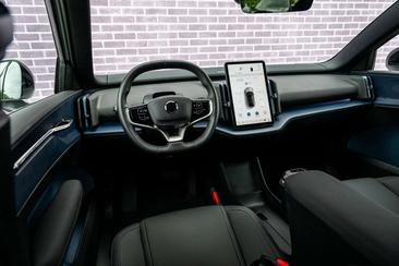 Volvo EX30 Single Motor Extended Range — photo 9