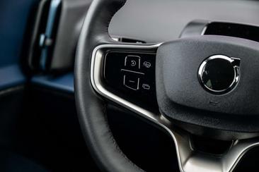 Volvo EX30 Single Motor Extended Range — photo 11