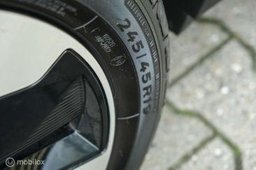 Volvo EX30 Single Motor Extended Range — photo 40