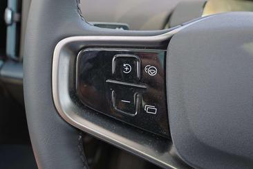 Volvo EX30 Single Motor Extended Range — photo 11