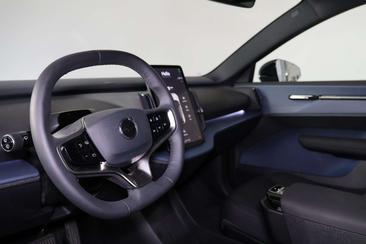 Volvo EX30 Single Motor Extended Range — photo 14
