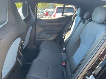 Volvo EX30 — photo 16